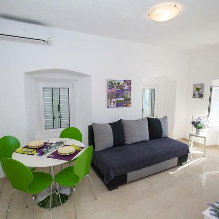 Apartmani Cindric Karlobag Zewnętrze zdjęcie