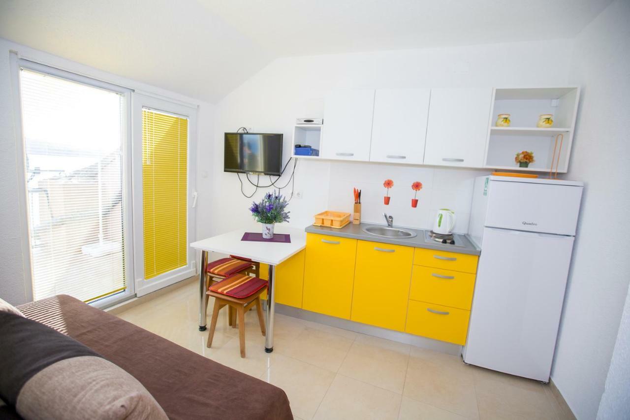 Apartmani Cindric Karlobag Zewnętrze zdjęcie